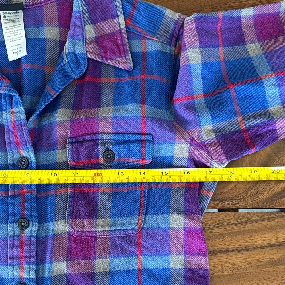 Patagonia Women’s Plaid Shirt in Blue and Pink - Picture 4 of 4